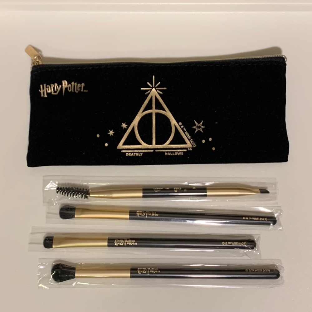 Harry Potter 4 Piece Makeup Brush Set with Black Deathly Hallows Pouch